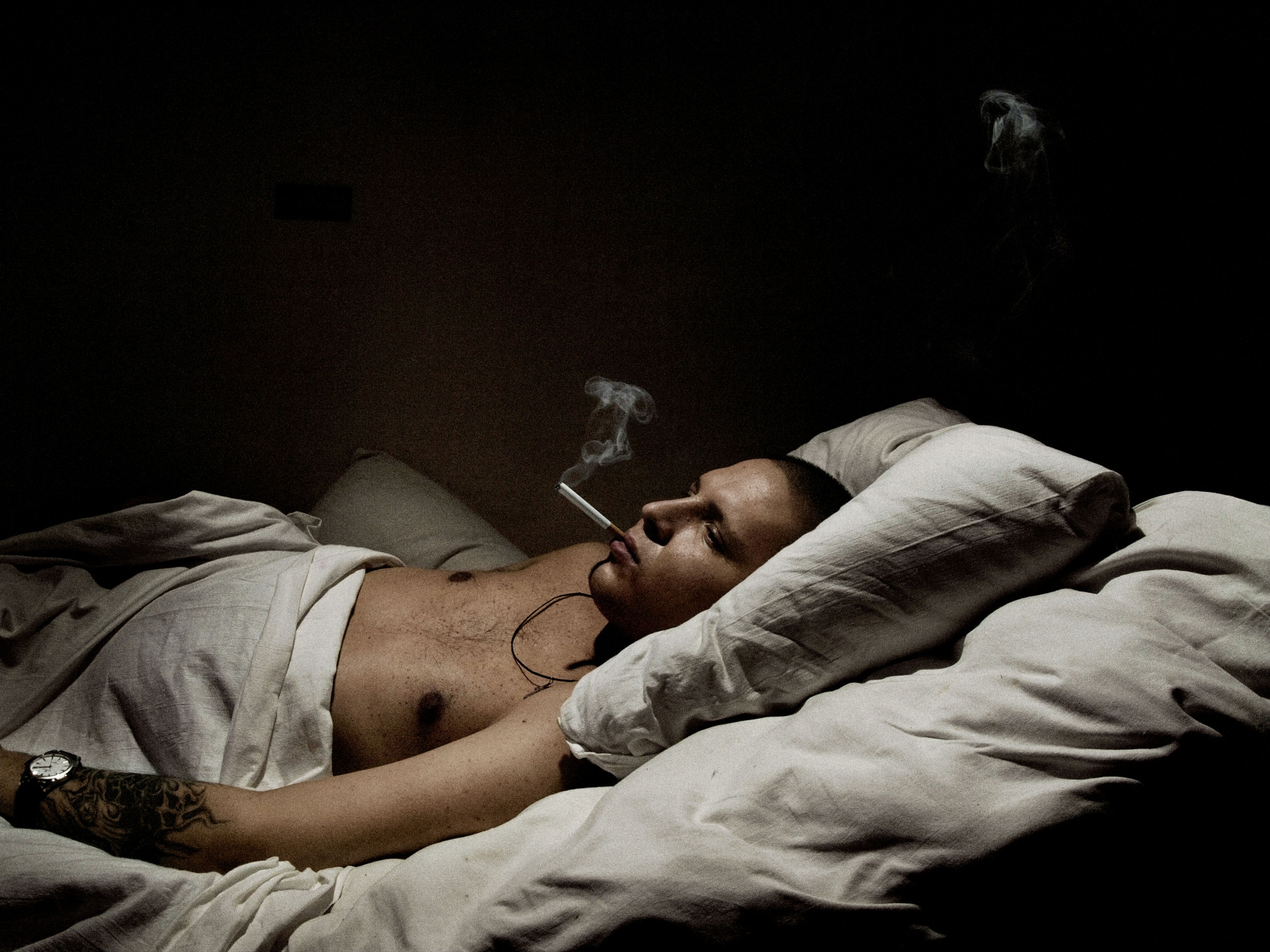 Сон курящий человек